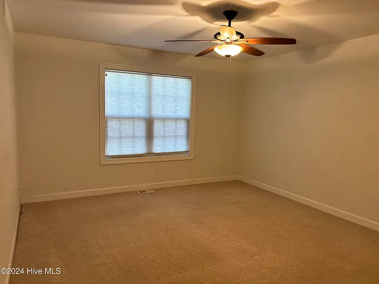 7 Moore Dr — Photo 9