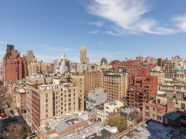 165 East 72nd Street 16G image 3 of 13