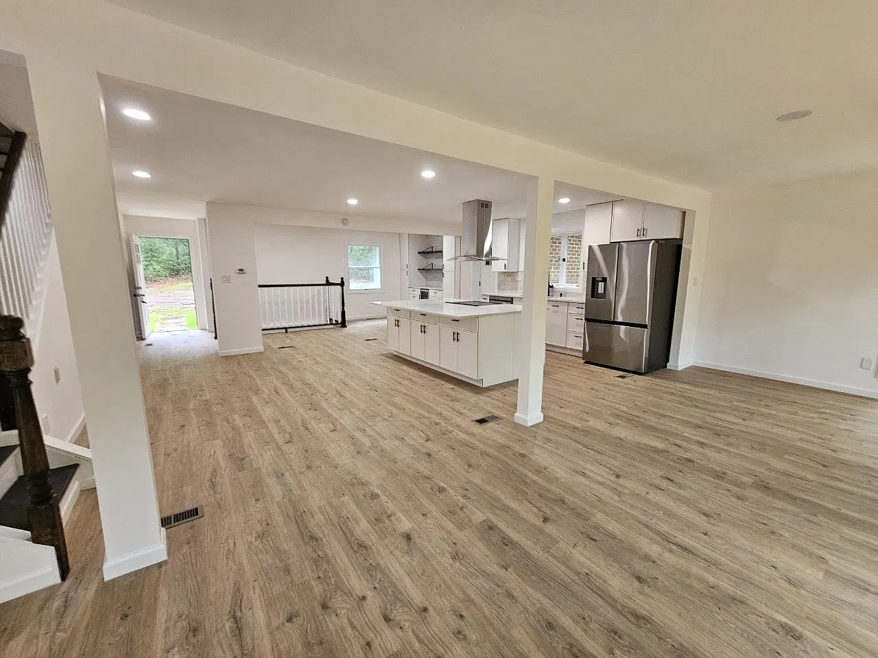 5 bed, 3.5 bath, 2137 sqft, $3,500 — Photo 4