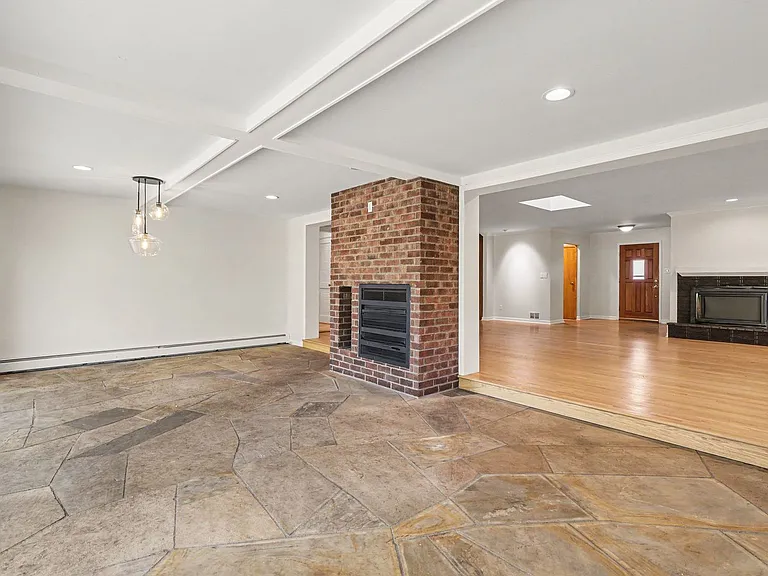 905 S Harrison St — Photo 5