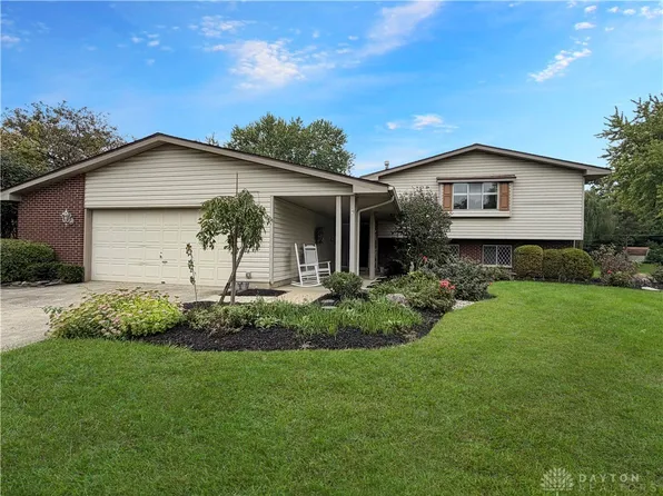 841 Rockcreek Dr, Dayton, OH 45458
