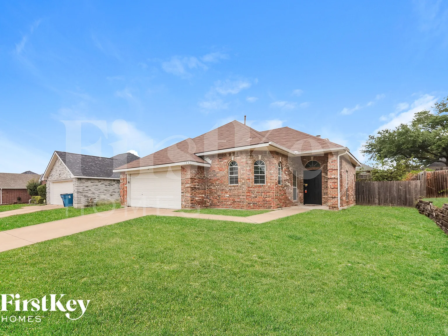 3 bed, 2.0 bath, 1220 sqft, $2,085 — Photo 2