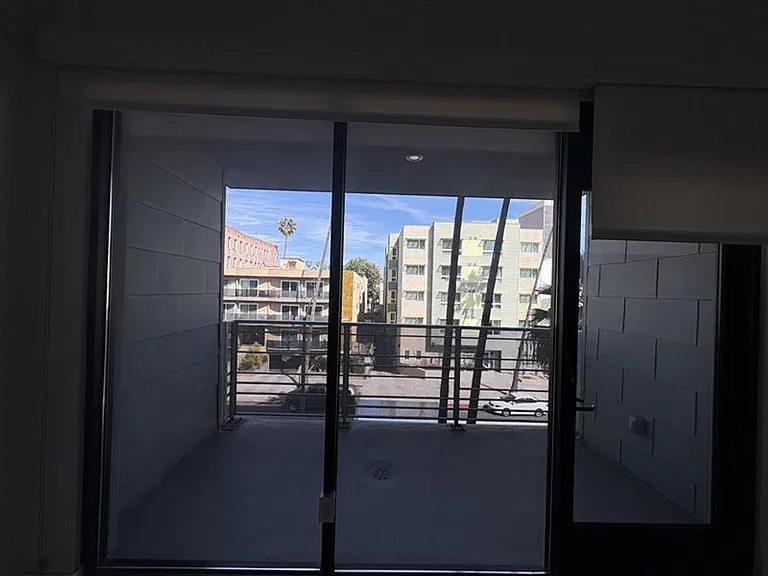 Maya Apartments at 535 Kingsley Dr in Los Angeles — Photo 44