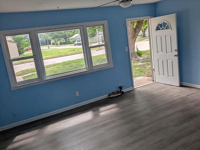 3221 S Millwood Ave — Photo 3