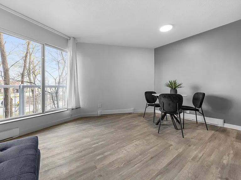 1160 Merivale Rd — Photo 10