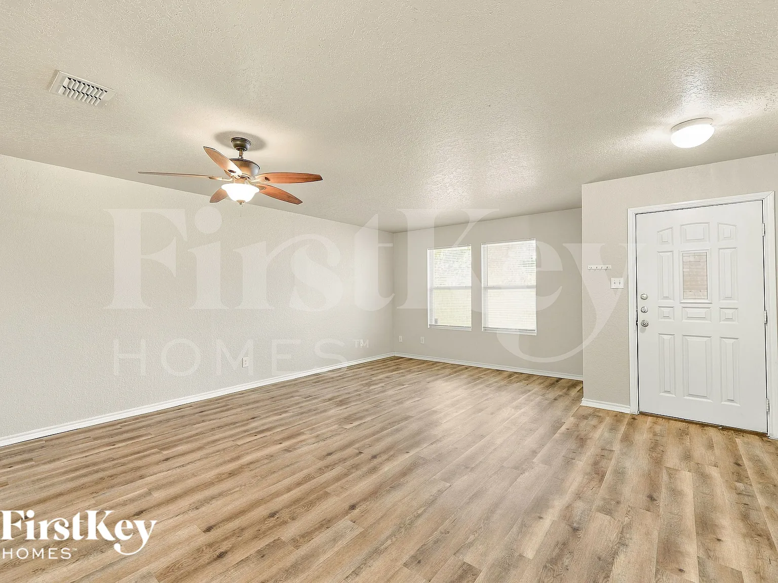 3 bed, 2.0 bath, 3206 sqft, $1,550 — Photo 3