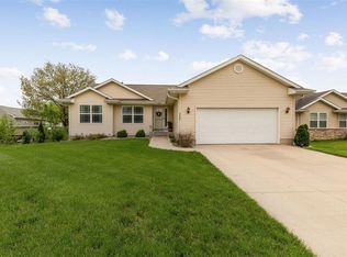 3307 Royal Dr SW, Cedar Rapids, IA 52404