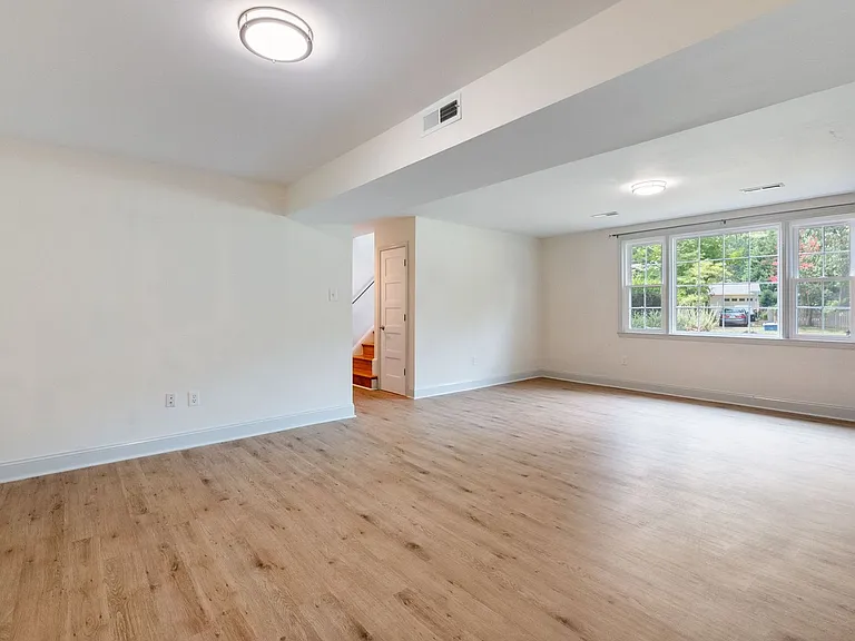 1731 Tamerisk Ct — Photo 21