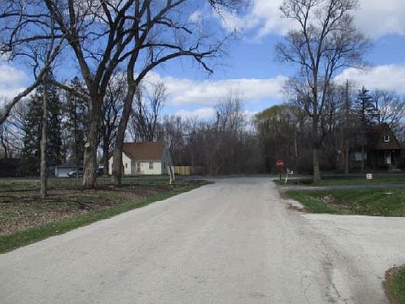 Exterior Neighborhood (street photo)