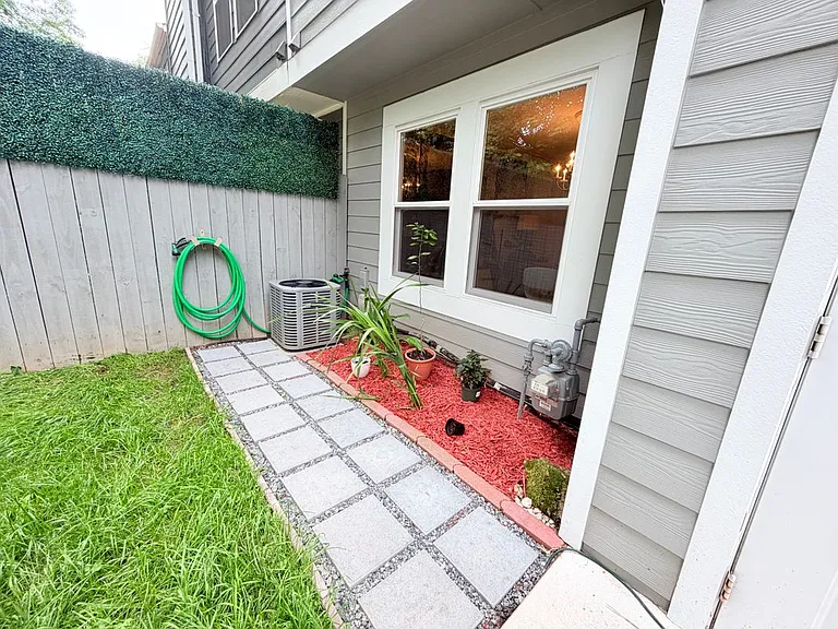 1145 Berkley Dr SE — Photo 21