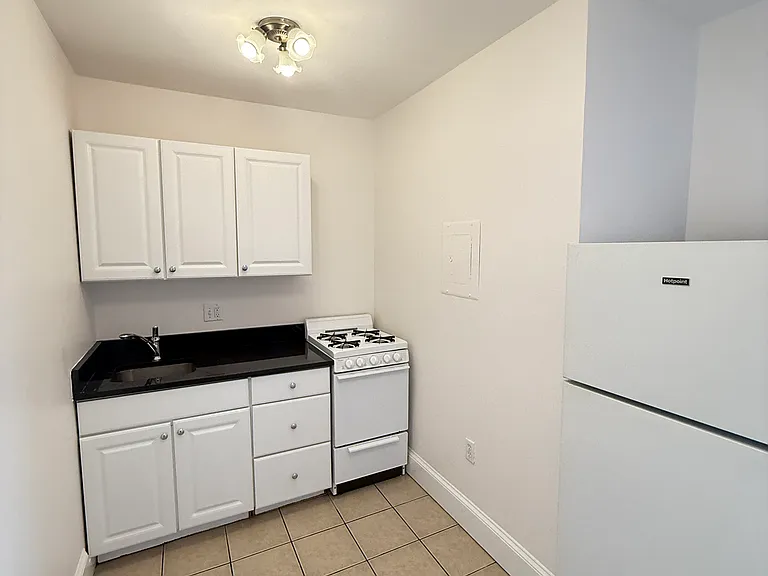 40 Symphony Rd #4 — Photo 4