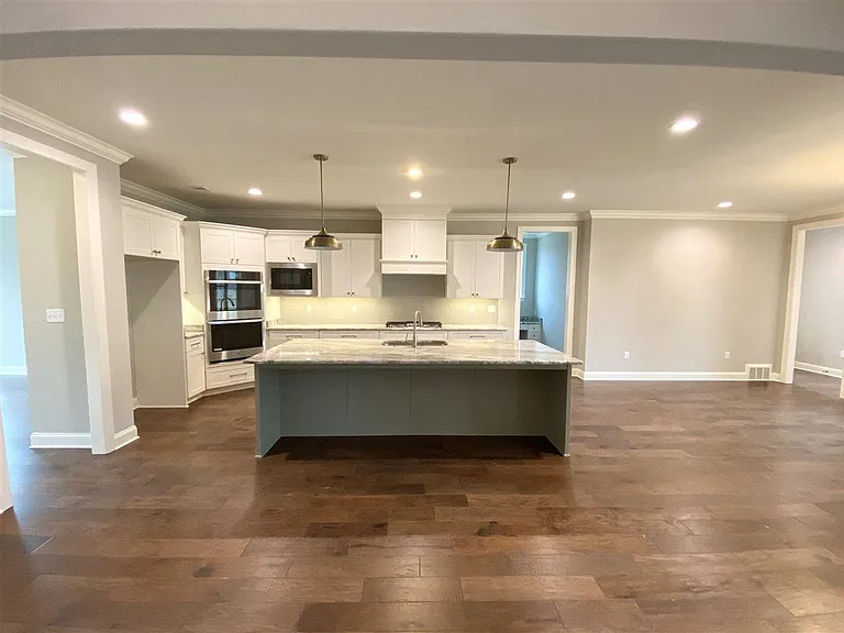 327 Belfair Cv — Photo 7