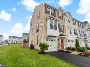 140 Quebec Ct, Falling Waters, WV 25419