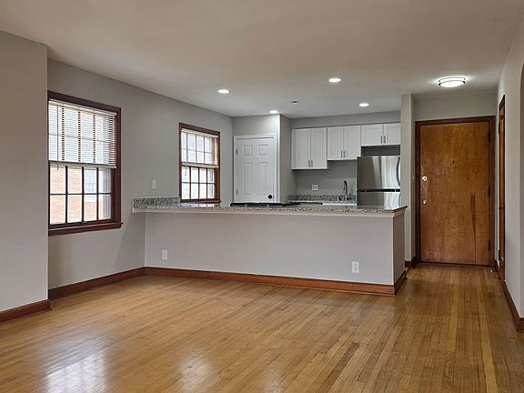 3rd image of 5515-5519 W Martin Dr #11