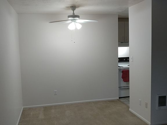 4th image of 10231 NE Tillamook St APT 203