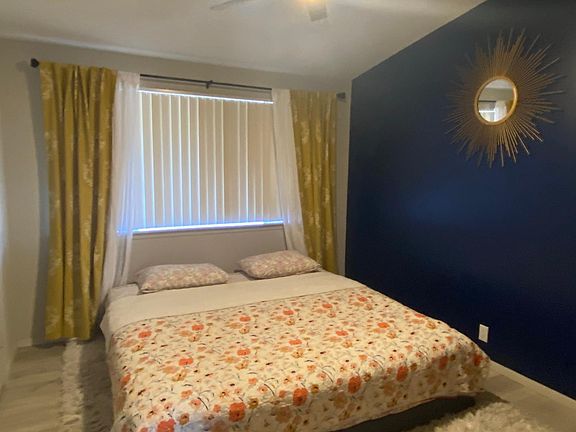 3rd image of 1304 Mariposa Dr