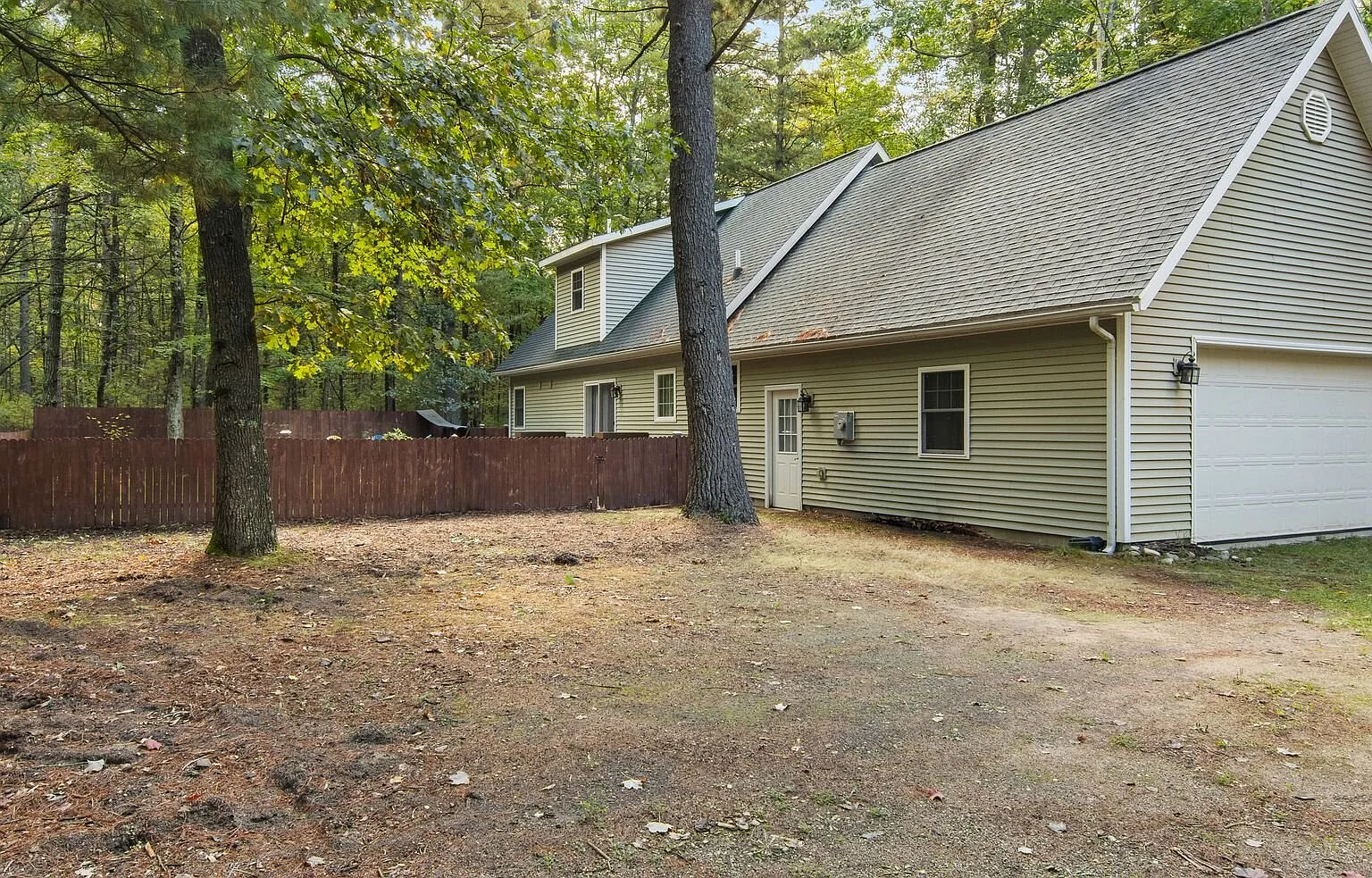 Spacious 3-Bedroom, 2-Bath Home Near River & Boat Access — Photo 1