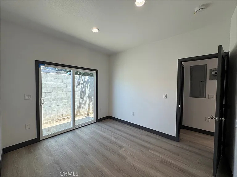 1417 W 3rd St — Photo 11