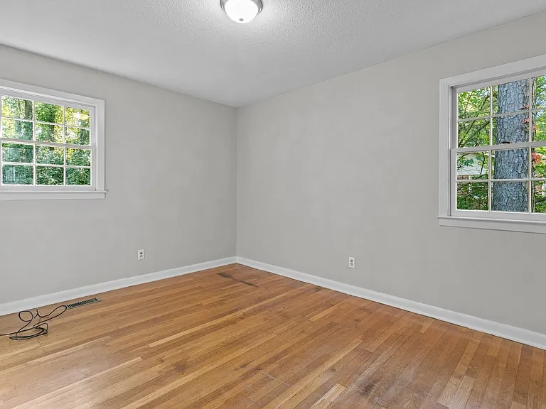 7505 Crown Ave — Photo 16