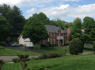 9474 Deramus Farm Ct, Vienna, VA 22182