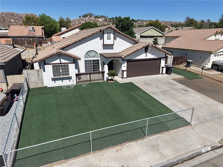 834 Shana Ct — Photo 9