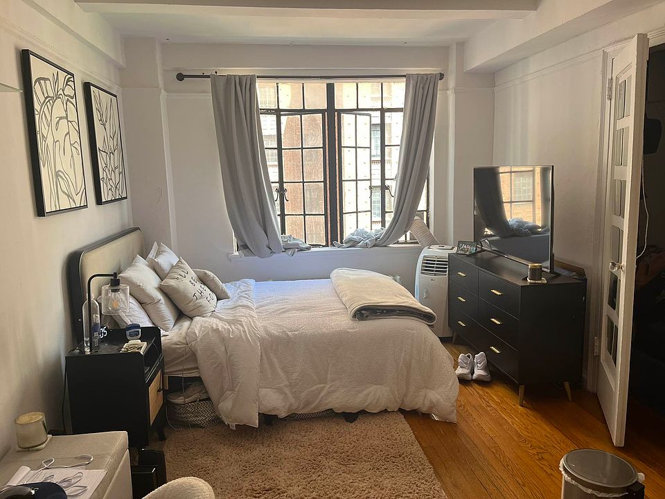 1st image of 304 E 41st St APT 1002A