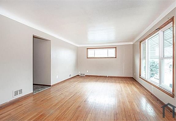 3rd image of 4633 Warner Rd #Up