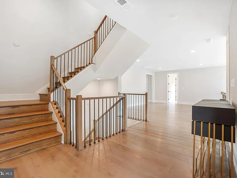 12321 Potomac Hunt Rd — Photo 48
