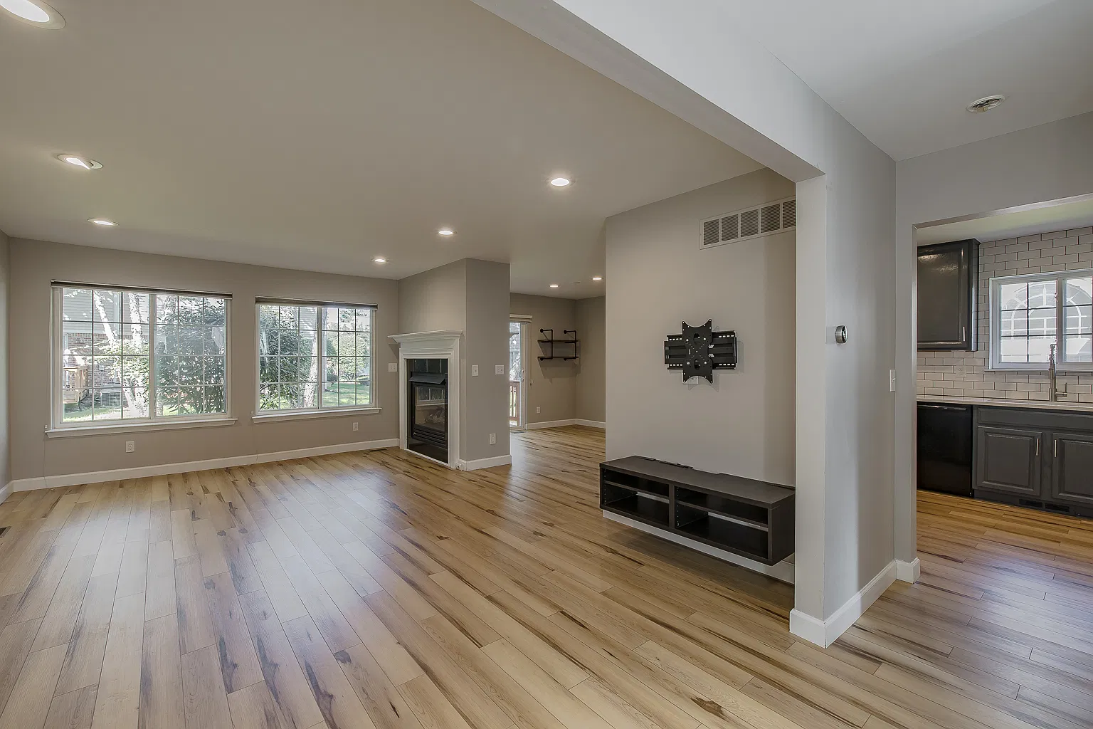 3 bed, 1615 sqft, $2,900 — Photo 4