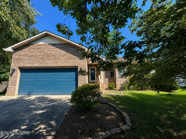 1126 Willow Creek Cir, Maryville, TN 37804