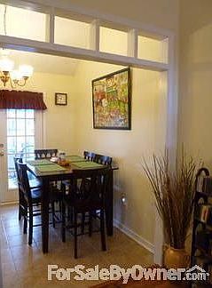 Dinning room : access to the outside covered porch