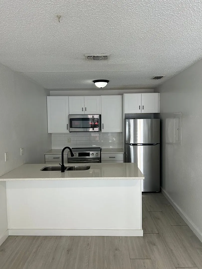 SE 53rd Ct. — Photo 4