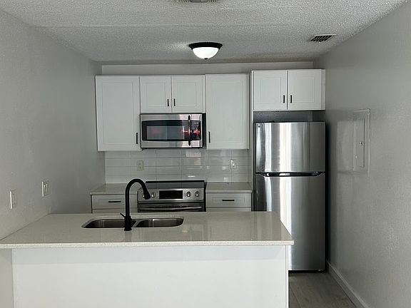 4th image of 2955 SE 53rd Ct APT C