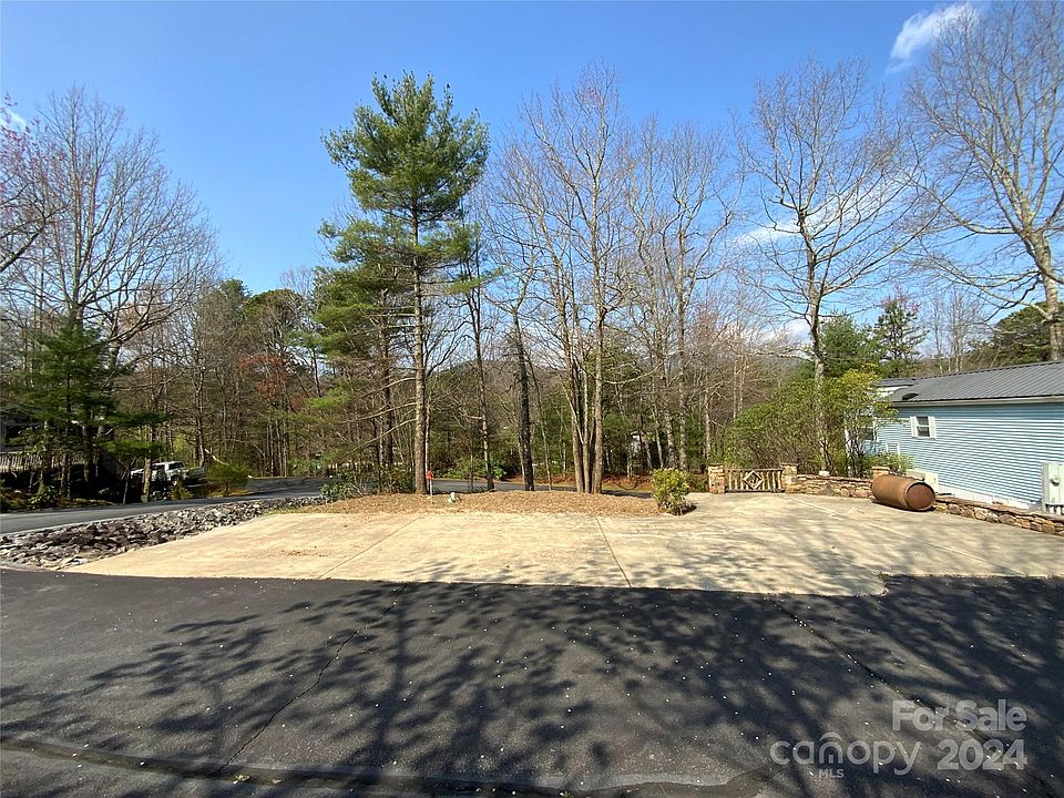 1st image of 15 Boulder Dr