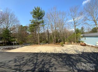 15 Boulder Dr, Lake Toxaway, NC 28747