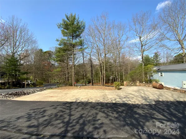 15 Boulder Dr, Lake Toxaway, NC 28747