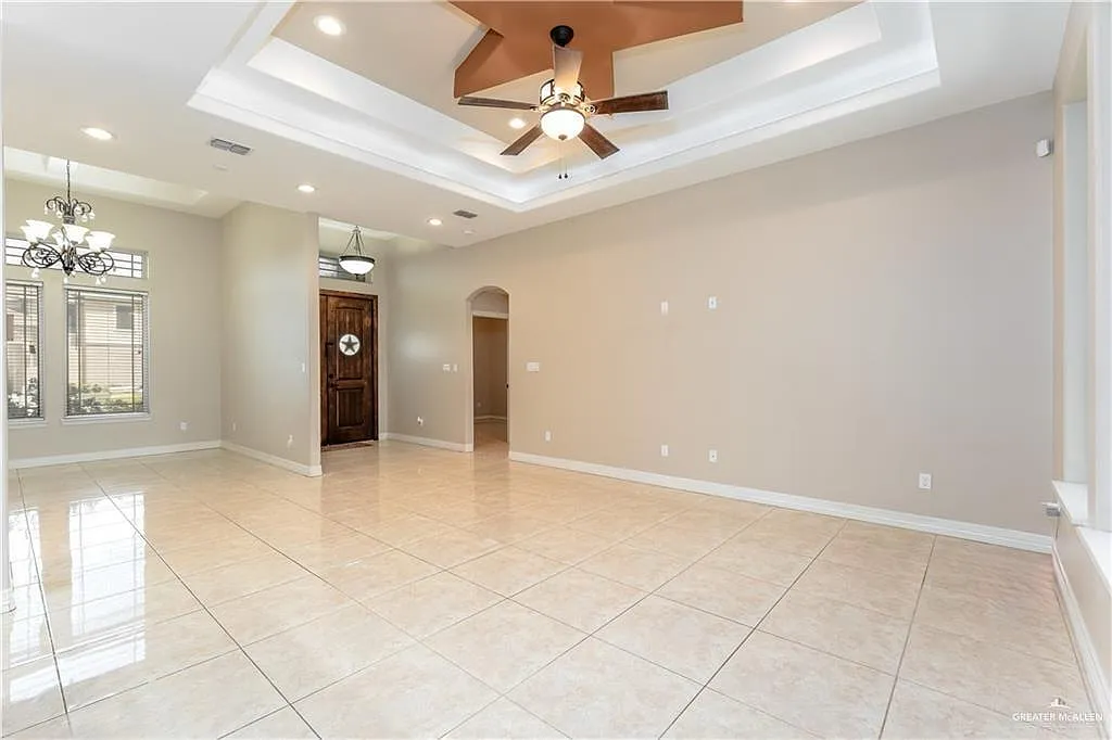 3 bed, 2.5 bath, 1840 sqft, $2,100 — Photo 4