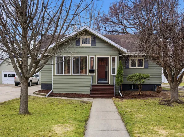 1322 9th Ave S, Fargo, ND 58103