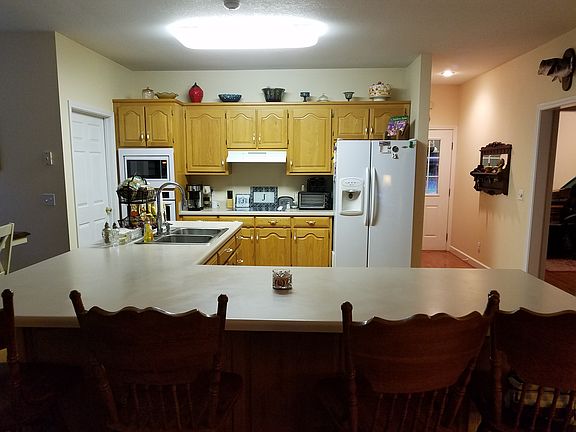 5th image of 10 N Lake Dr