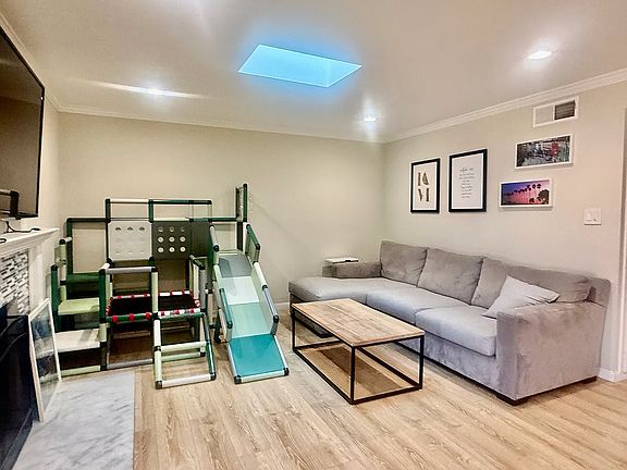 5th image of 901 Azure St