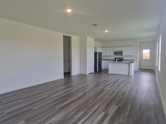 3rd image of 2123 Prairie Ln