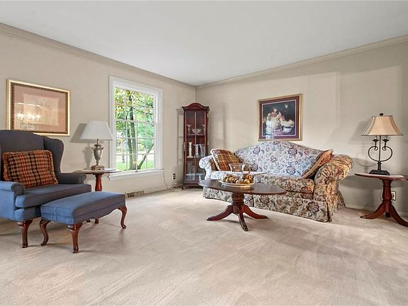3rd image of 6807 Tanglewood Dr
