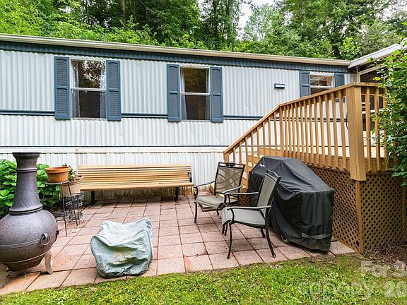 5th image of 48 Melissa Ln