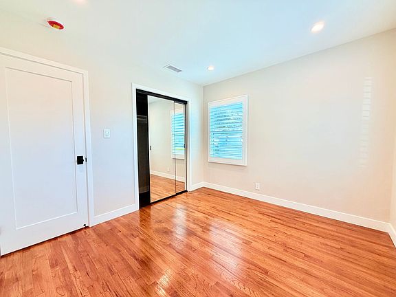 4th image of 5602-5604 Verdura Ave #5602