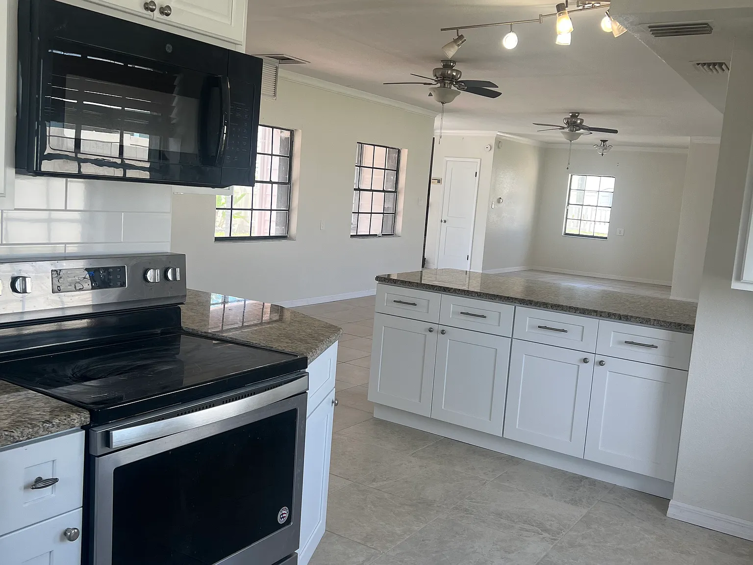 3 bed, 2670 sqft, $3,500 — Photo 3