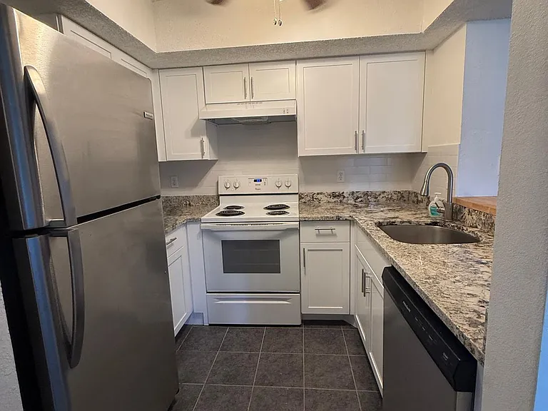 1548 SE Royal Green Cir #M-103 — Photo 15