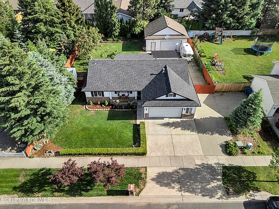 3rd image of 2082 E Greenleaf Ave