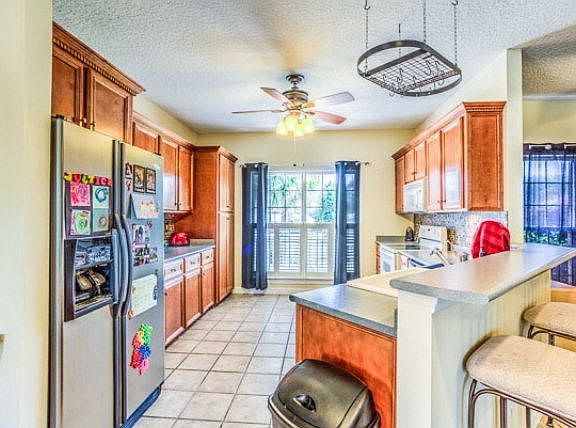4th image of 130 Stately Oaks Cir