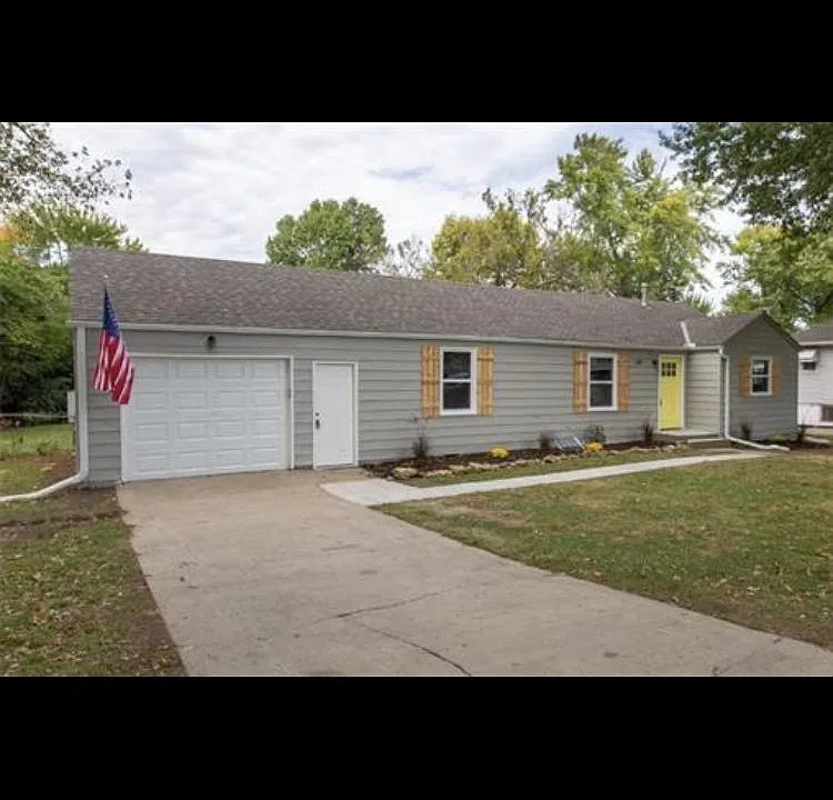 5116 N Lister Ave