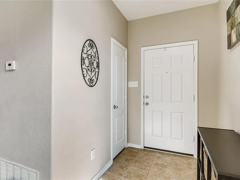 2240 McCombs St — Photo 3